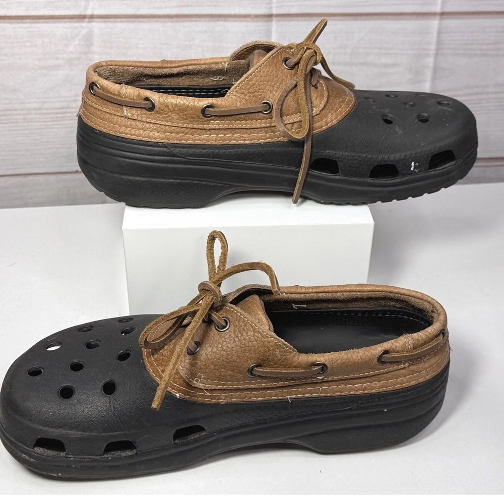 Crocs Pitcrew Boat Shoes Mens 10 Womens 12 Black Tan Leather Laced Clogs Slip On